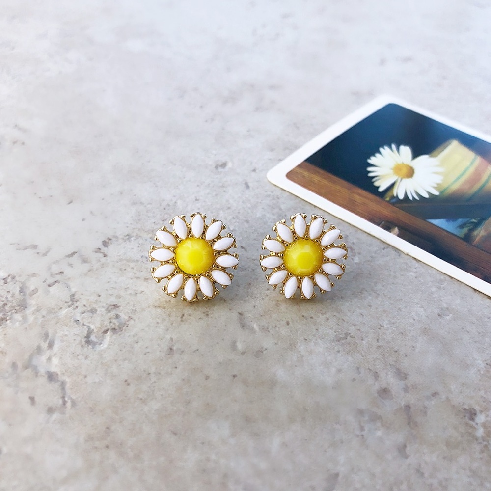 Flower Earrings - Picture 3 of 7